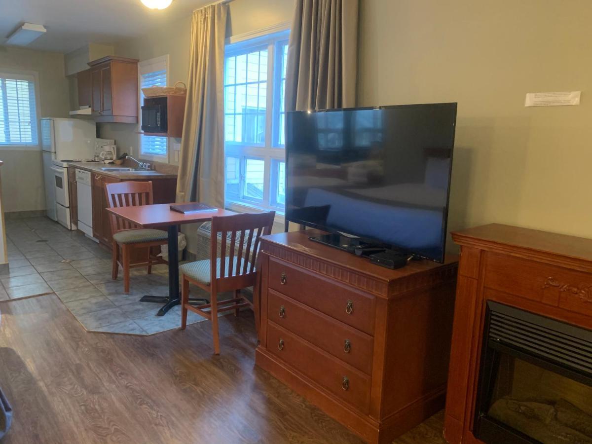 Hotel And Suites Les Laurentides Saint-Sauveur-des-Monts Екстериор снимка