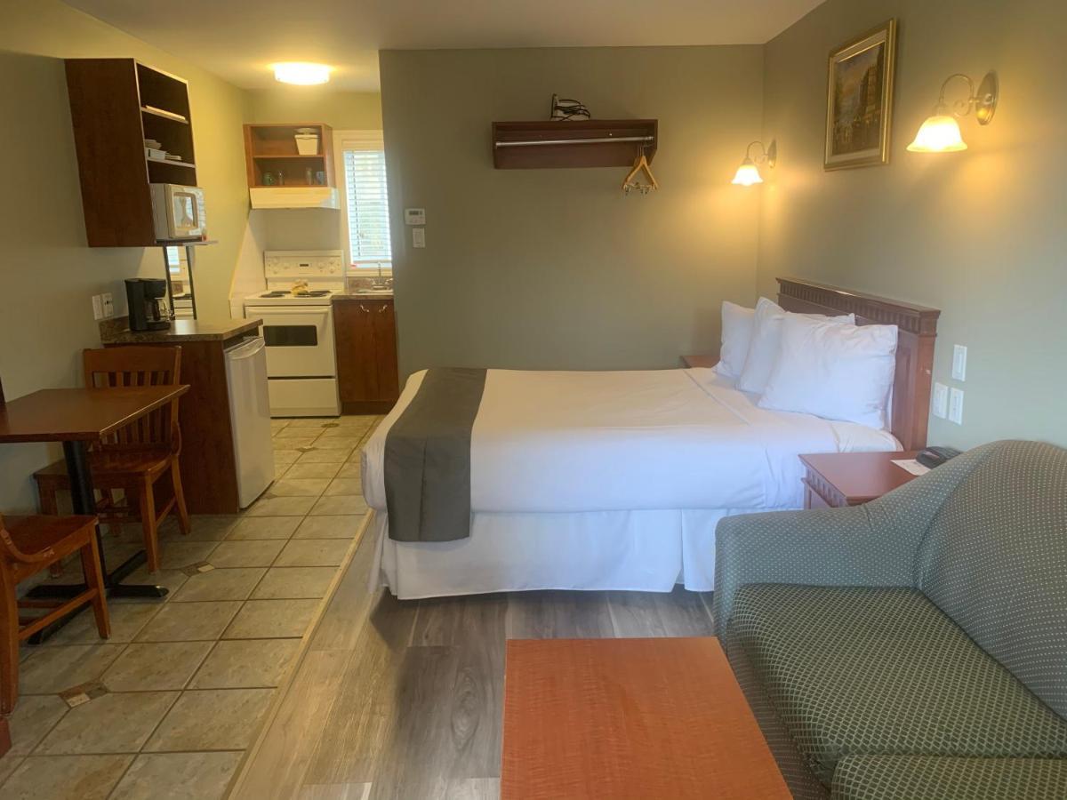 Hotel And Suites Les Laurentides Saint-Sauveur-des-Monts Екстериор снимка
