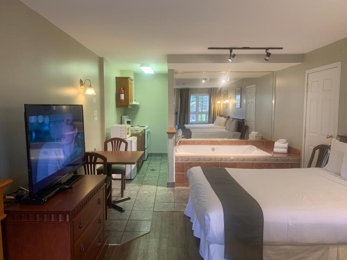 Hotel And Suites Les Laurentides Saint-Sauveur-des-Monts Екстериор снимка