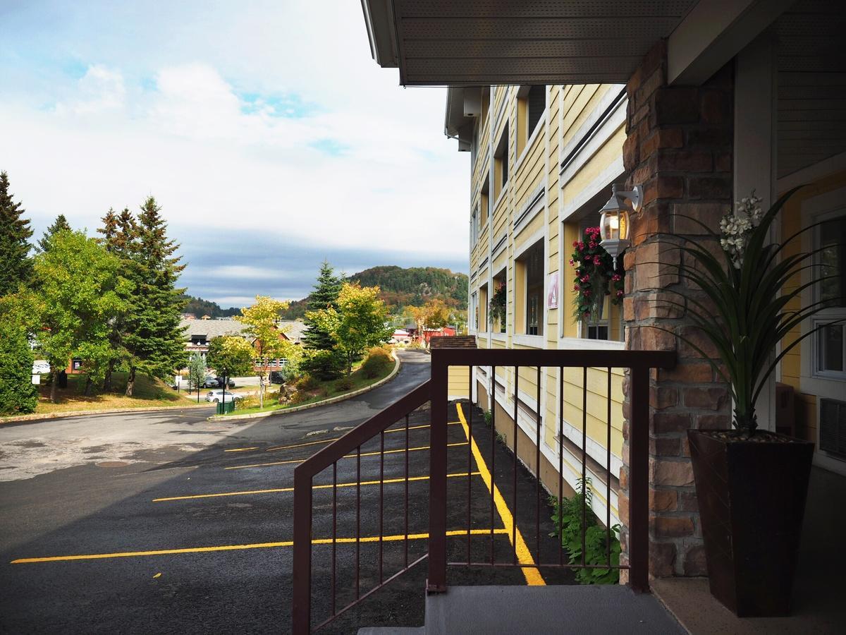 Hotel And Suites Les Laurentides Saint-Sauveur-des-Monts Екстериор снимка