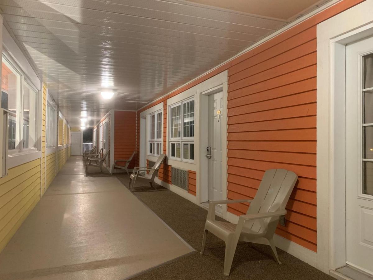 Hotel And Suites Les Laurentides Saint-Sauveur-des-Monts Екстериор снимка